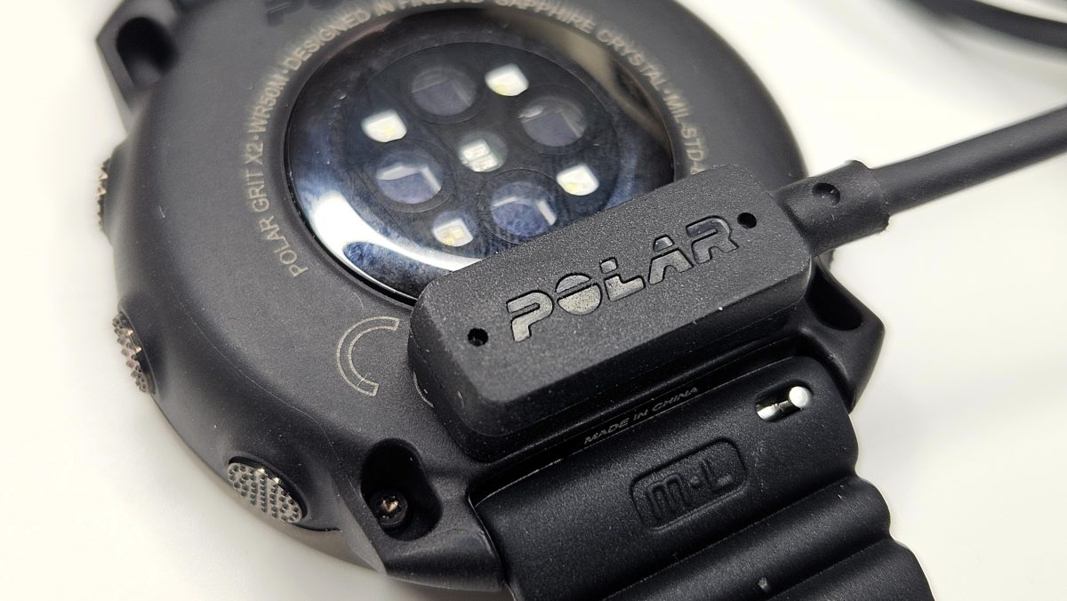 Sportuhr mit Sensor und Kabel