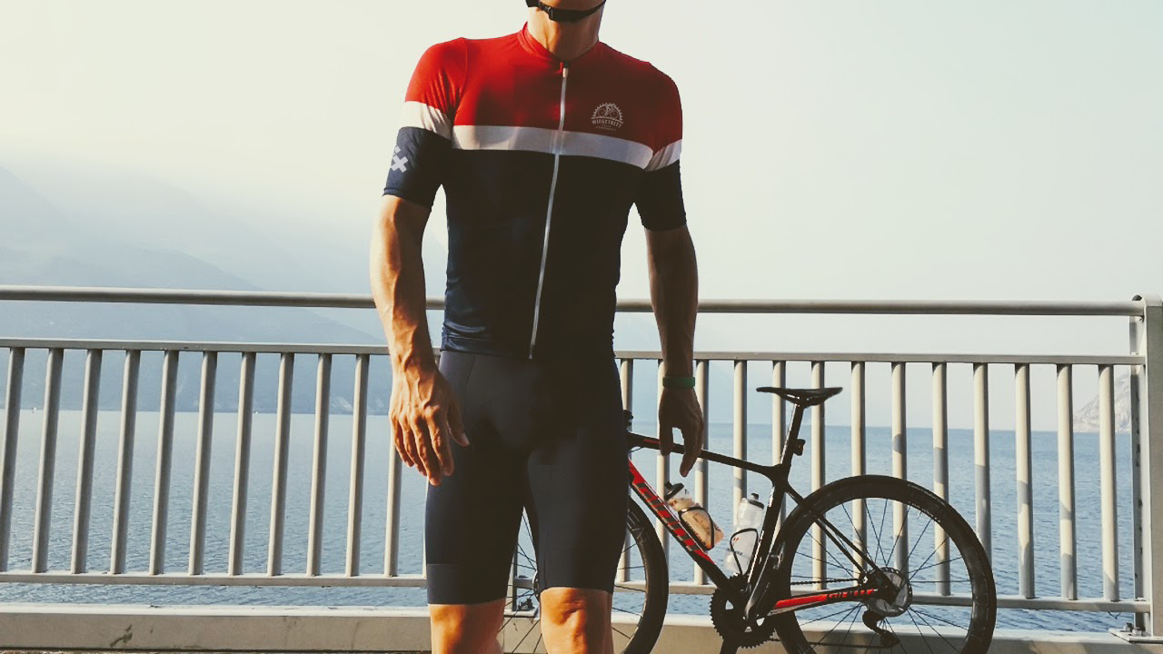 schweizer rennrad hersteller Roadmachine 01 ONE Metallic Blue Carbon – BMC Switzerland AG 2024CLEARANCE Variante:Weiß 620ml Festsitzende Sattelstütze, was meint