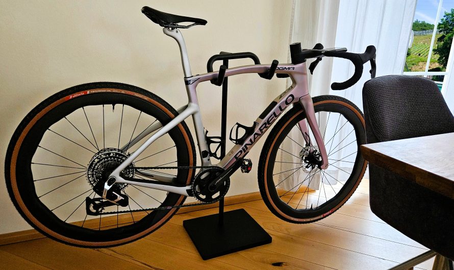 Stilvoll Wohnen: Rennrad im Wohnzimmer? Yamazaki Bicycle Stand, ein Fahrradständer für die Wohnung