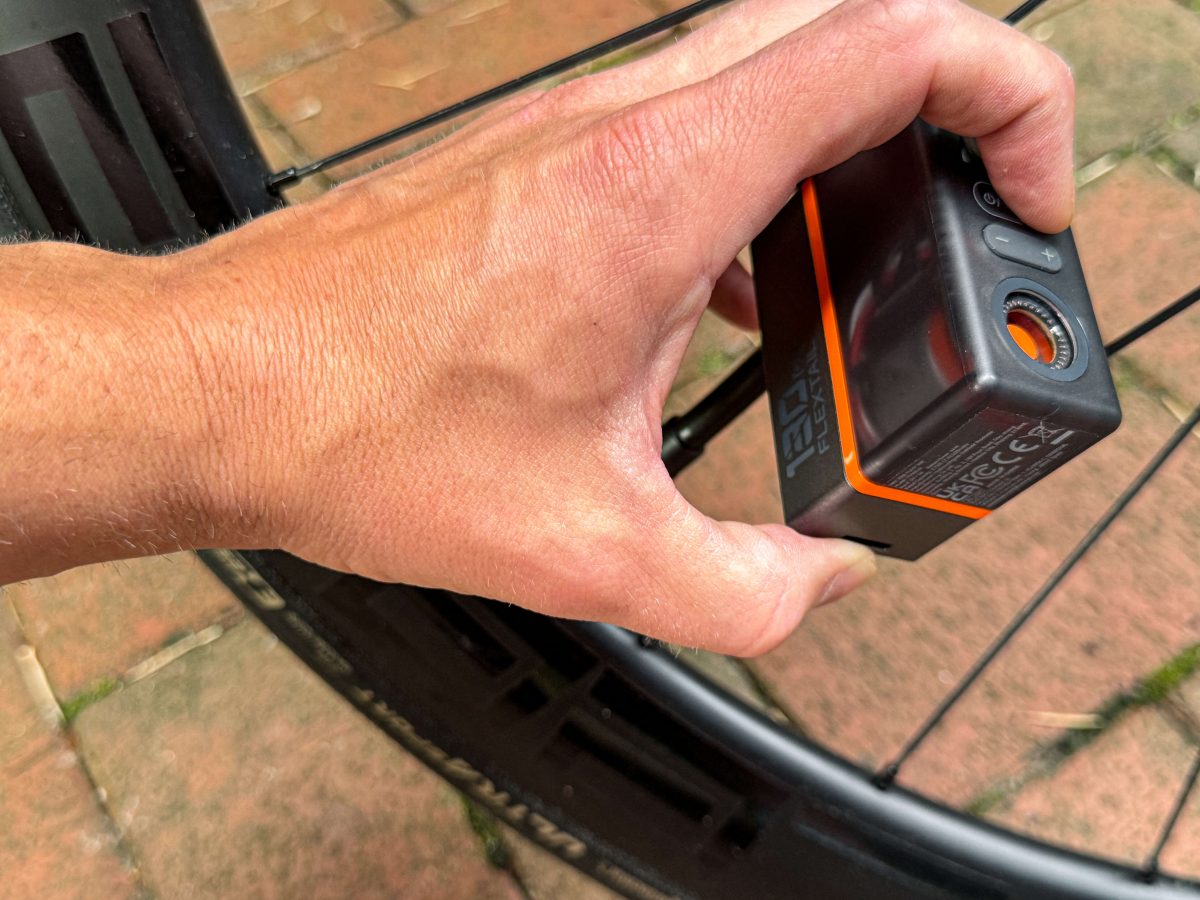 Flextail Tiny Tire Bike Pumpe mit Rücklicht